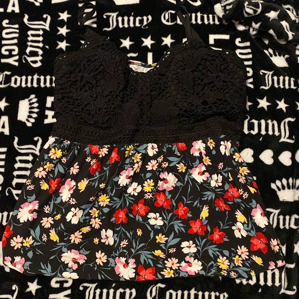 No boundaries floral lace strap top size xxl worn once didn’t fit well